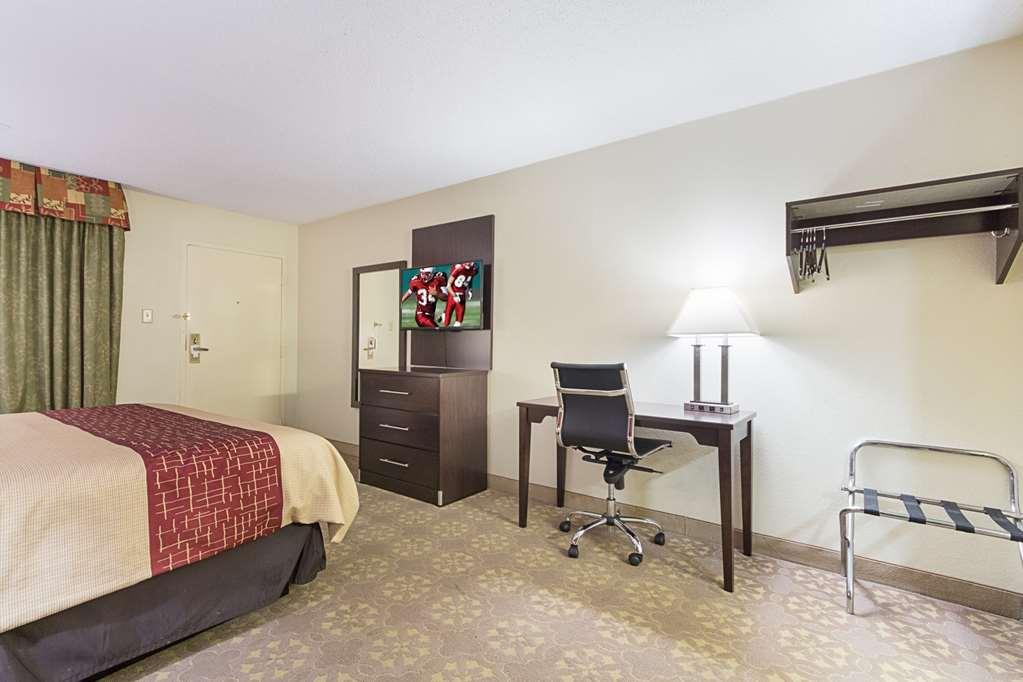 Red Roof Inn Plus+ Dallas - Addison Δωμάτιο φωτογραφία