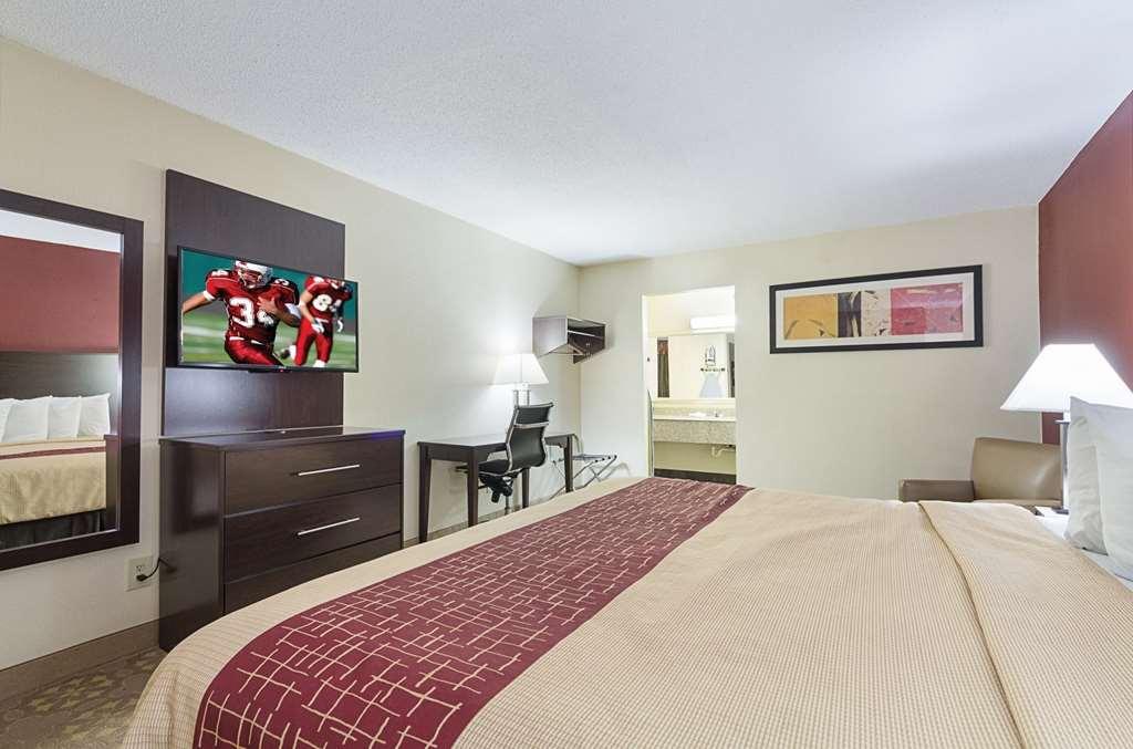 Red Roof Inn Plus+ Dallas - Addison Δωμάτιο φωτογραφία