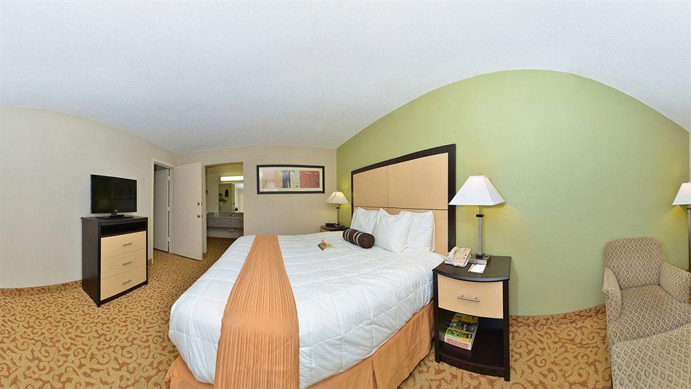 Red Roof Inn Plus+ Dallas - Addison Εξωτερικό φωτογραφία
