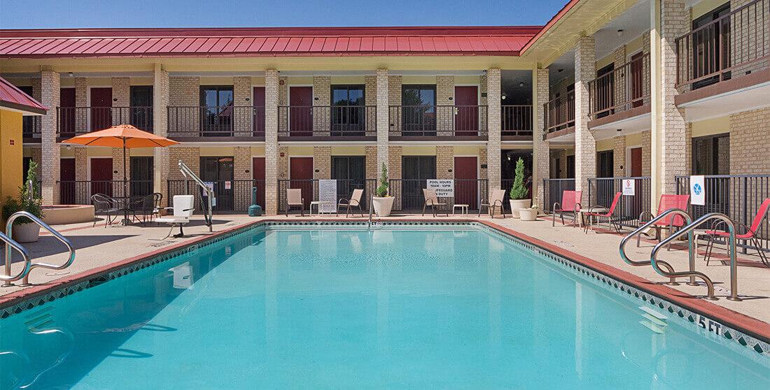 Red Roof Inn Plus+ Dallas - Addison Εξωτερικό φωτογραφία