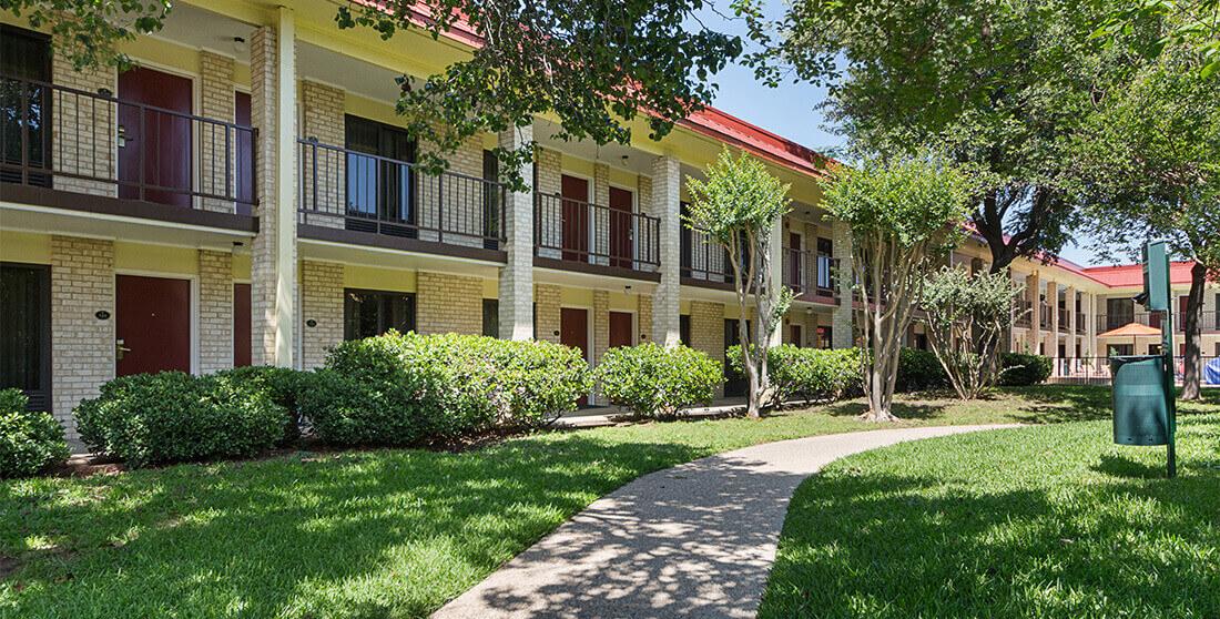 Red Roof Inn Plus+ Dallas - Addison Εξωτερικό φωτογραφία