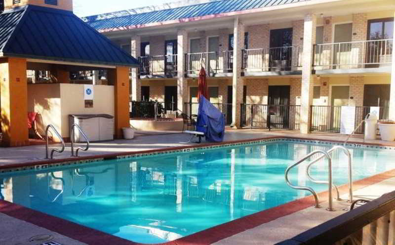 Red Roof Inn Plus+ Dallas - Addison Εξωτερικό φωτογραφία