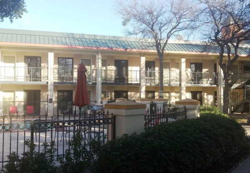 Red Roof Inn Plus+ Dallas - Addison Εξωτερικό φωτογραφία