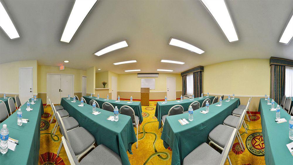 Red Roof Inn Plus+ Dallas - Addison Εξωτερικό φωτογραφία